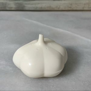 Tupperware Garlic Keeper Magnet New